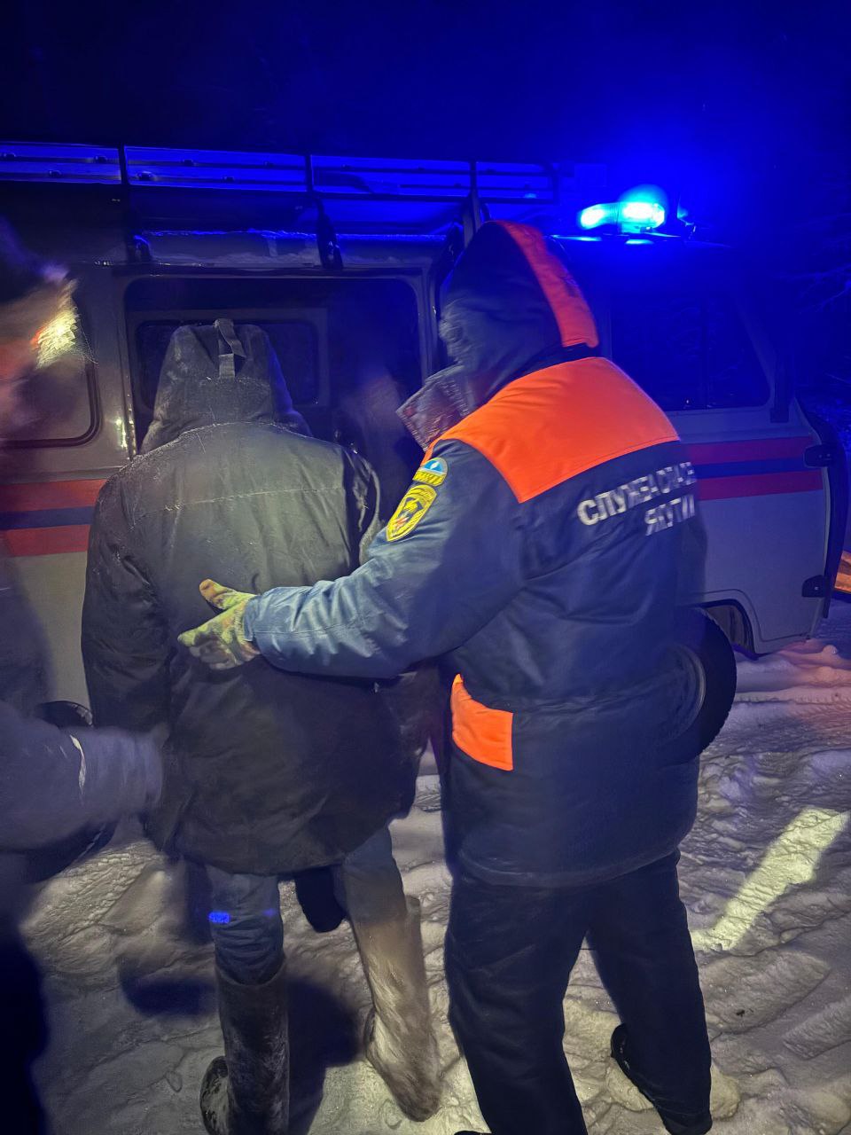 Двоих потерявшихся нашли на Вилюйском тракте в 30-градусный мороз