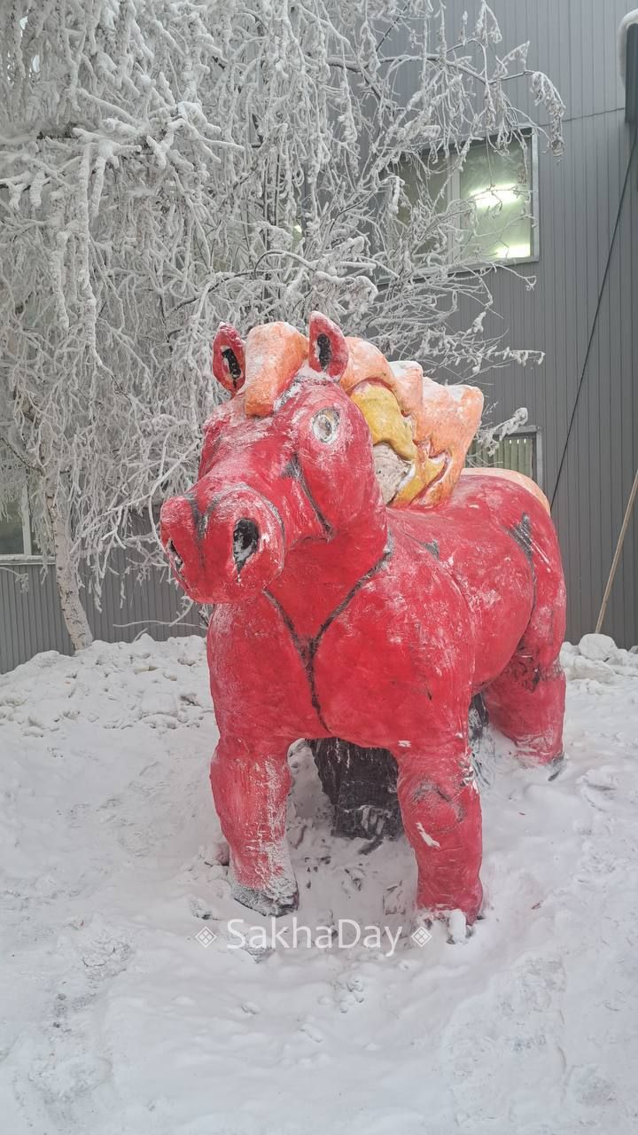 Огненный конь возле пожарки