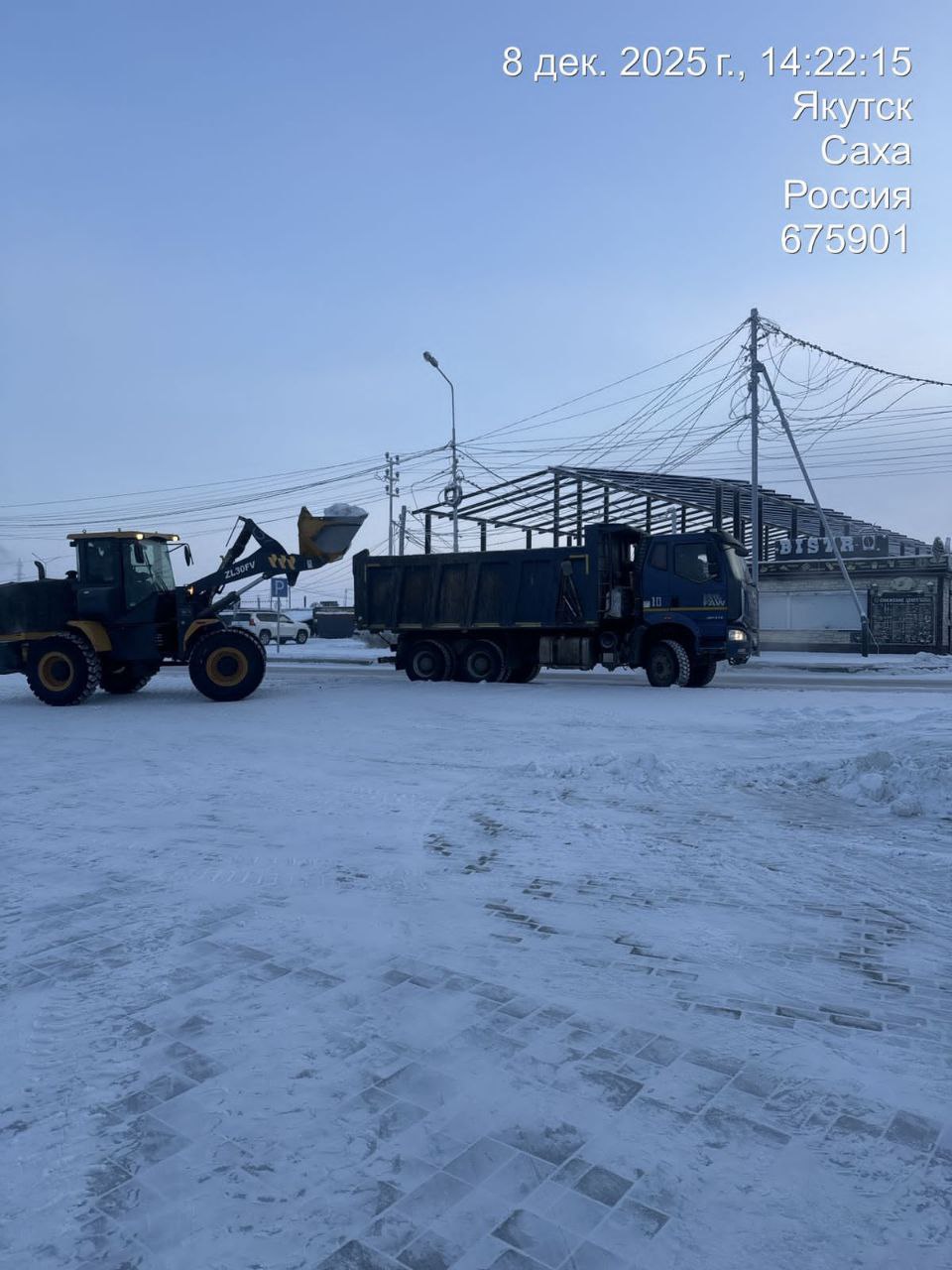 С добрым утром! Подрядная организация продолжает активно вывозить снег, аккуратно собранный с тротуаров С добрым утром! Подрядная организация продолжает активно вывозить снег, аккуратно собранный с тротуаров