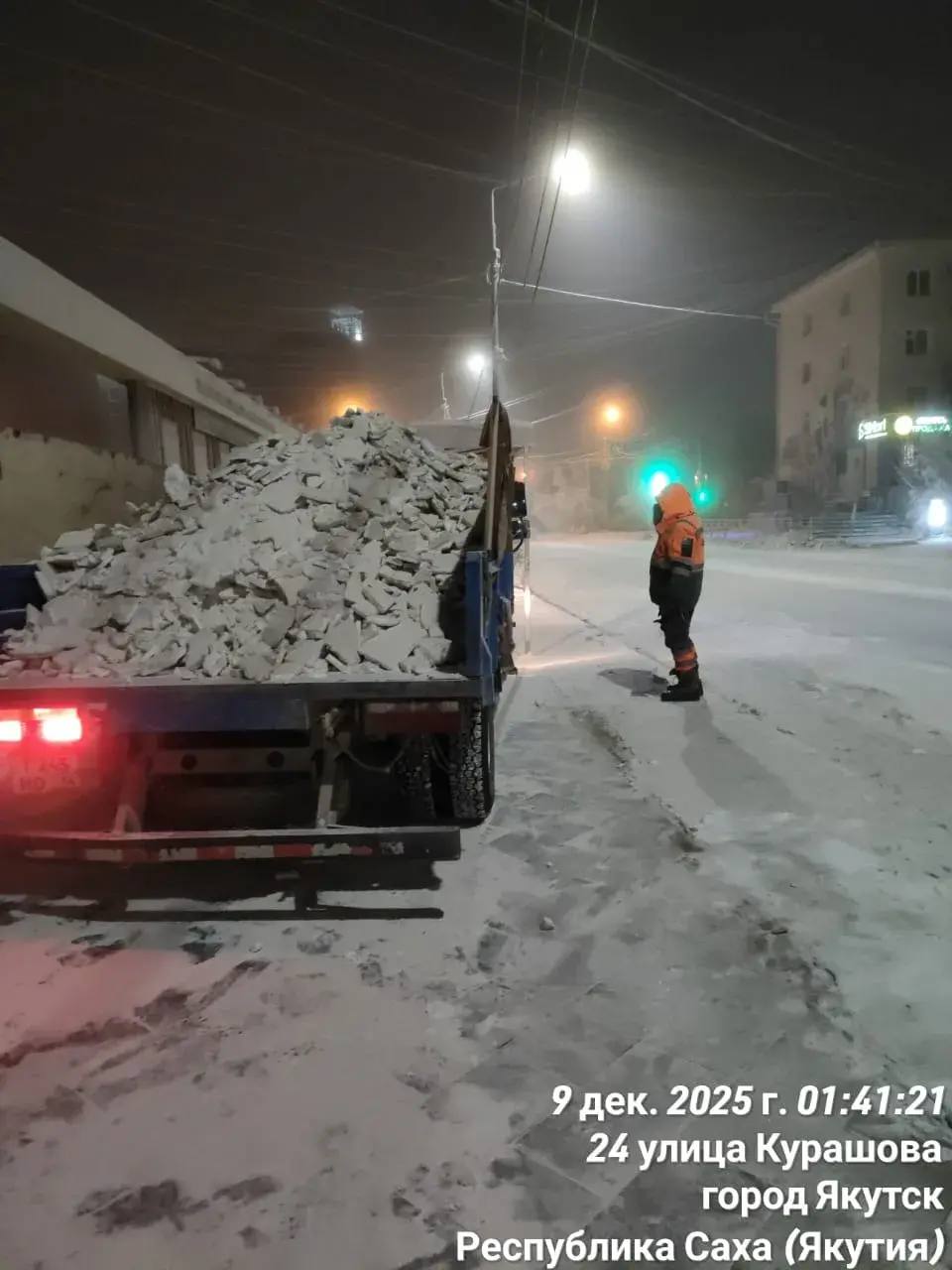 Очистка и вывоз снега с тротуаров подрядчиком на территории Центрального округа Очистка и вывоз снега с тротуаров подрядчиком на территории Центрального округа