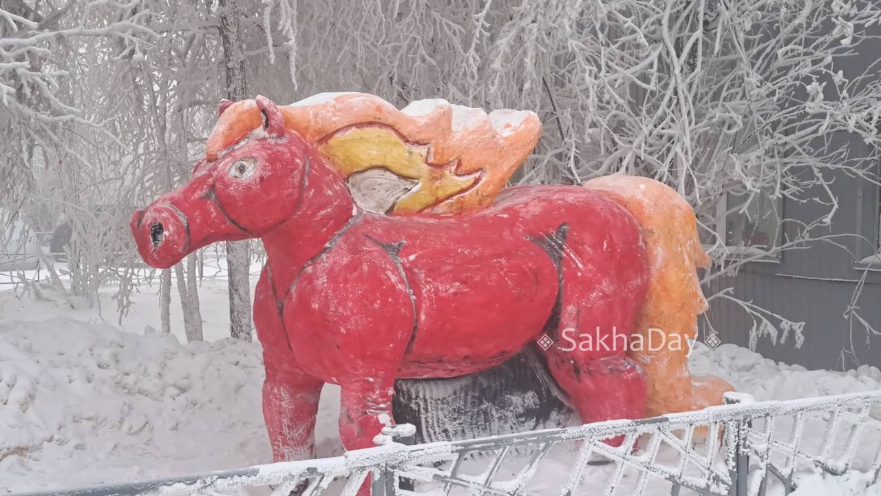 Огненный конь возле пожарки Огненный конь возле пожарки