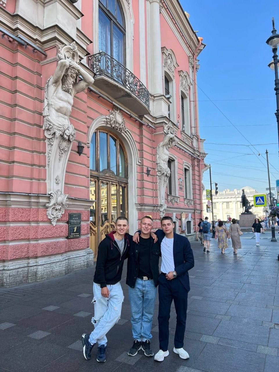 Знай наших!. «Наша жизнь это ежедневная борьба, но борьба эта должна быть созидательной и животворящей» Знай наших!. «Наша жизнь это ежедневная борьба, но борьба эта должна быть созидательной и животворящей»