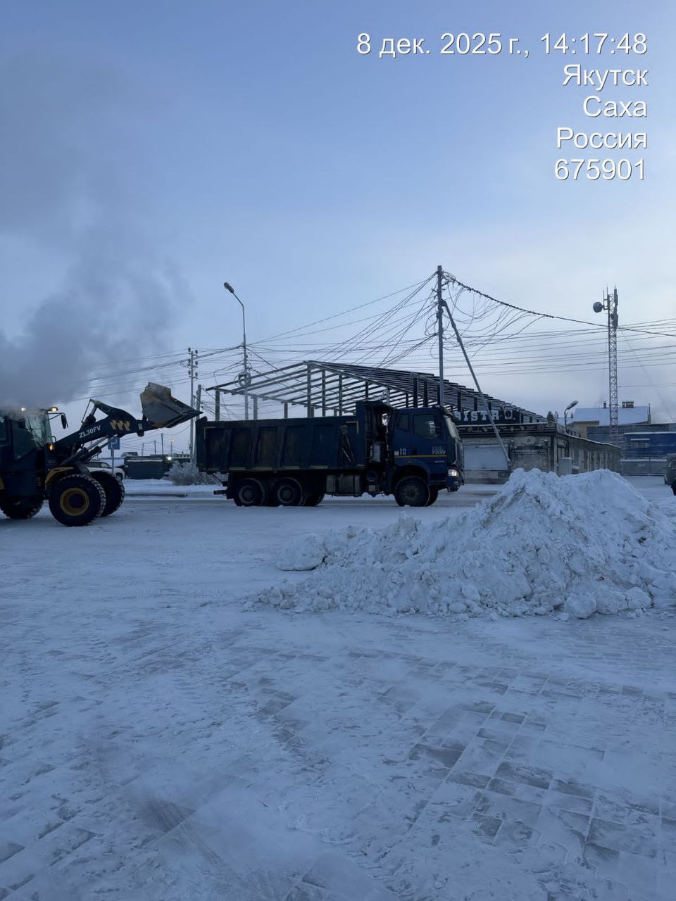 С добрым утром! Подрядная организация продолжает активно вывозить снег, аккуратно собранный с тротуаров С добрым утром! Подрядная организация продолжает активно вывозить снег, аккуратно собранный с тротуаров