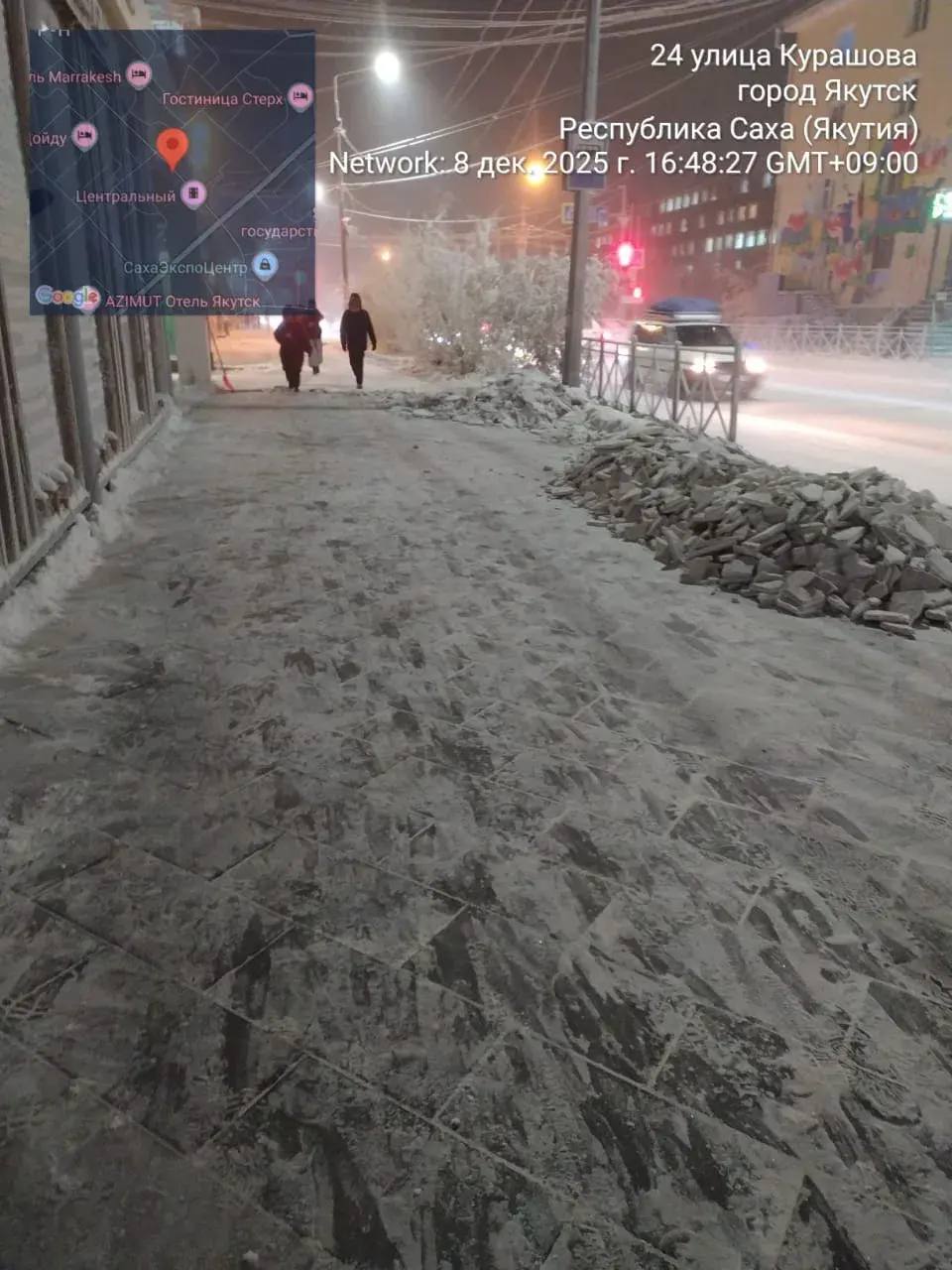 Очистка и вывоз снега с тротуаров подрядчиком на территории Центрального округа