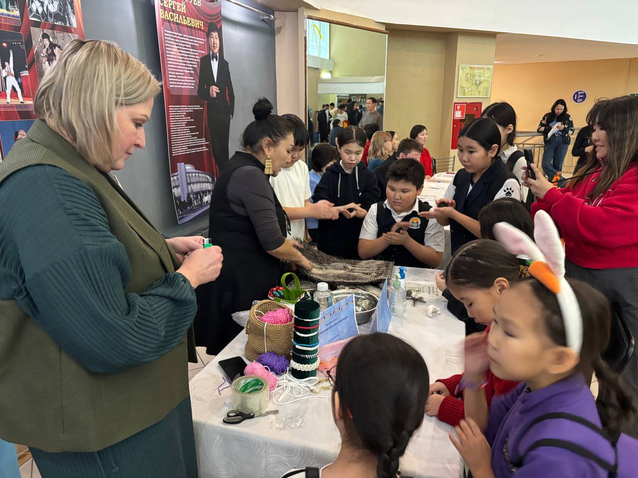 Мастерская Деда Мороза в Якутске порадовала детей с ОВЗ Мастерская Деда Мороза в Якутске порадовала детей с ОВЗ