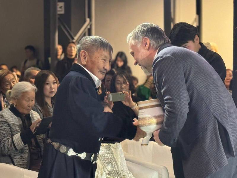 «Вечный хранитель культуры народа саха»: в Якутске отмечают юбилей Бориса Неустроева — Мандар Уус «Вечный хранитель культуры народа саха»: в Якутске отмечают юбилей Бориса Неустроева — Мандар Уус