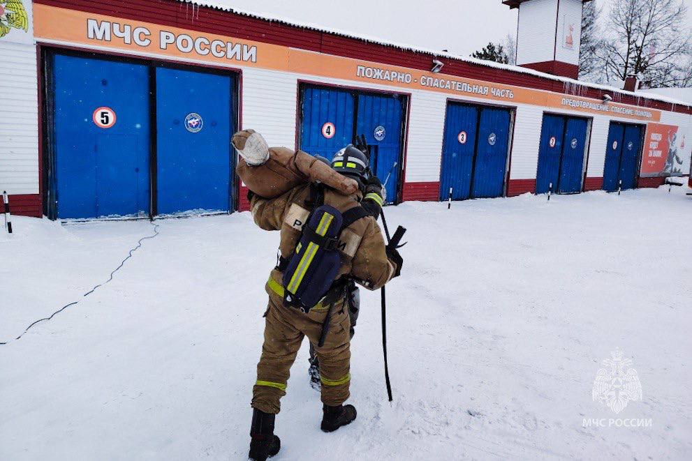 Спецназ огнеборцев: в Нерюнгри определили лучших газодымозащитников Спецназ огнеборцев: в Нерюнгри определили лучших газодымозащитников