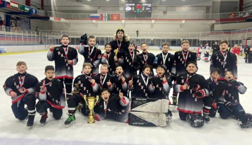 Сборная мальчиков 2015 года рождения под руководством тренера Эдуарда Максимовича Дроздова одержала победу на турнире «Кубок Кристалла» в Новосибирской области