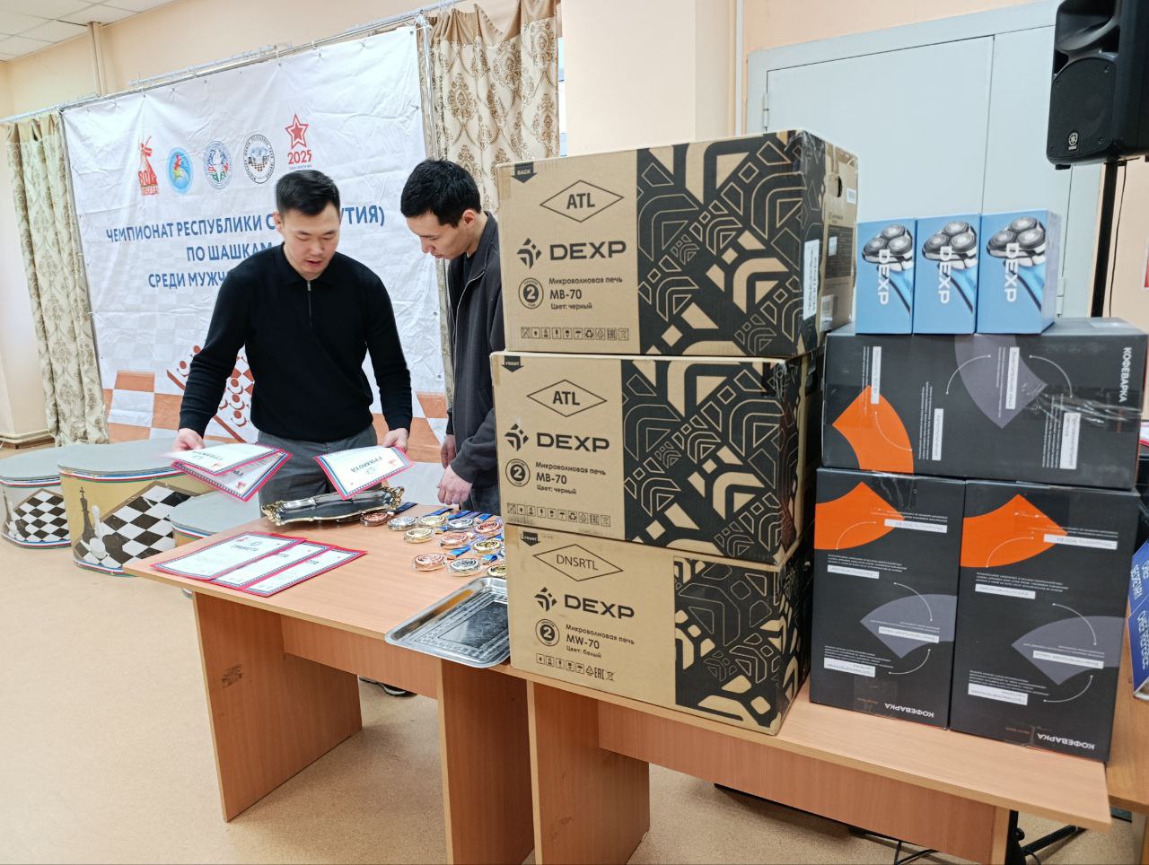 ИТОГИ ЧЕМПИОНАТА РС(Я) по стоклеточным шашкам: Триумфаторы всех программ! ИТОГИ ЧЕМПИОНАТА РС(Я) по стоклеточным шашкам: Триумфаторы всех программ!