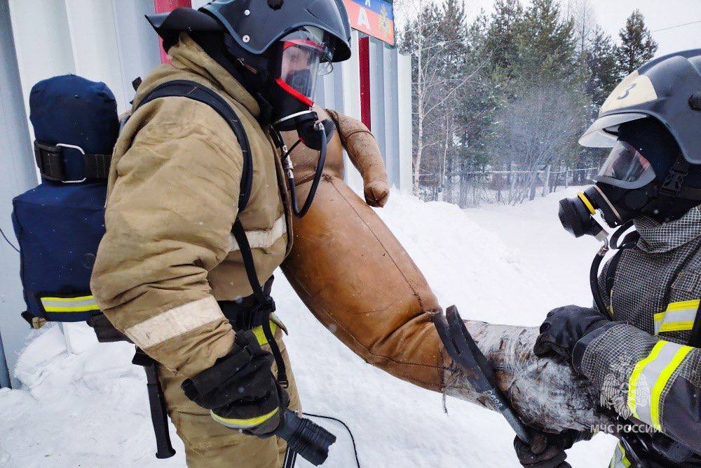 Спецназ огнеборцев: в Нерюнгри определили лучших газодымозащитников Спецназ огнеборцев: в Нерюнгри определили лучших газодымозащитников