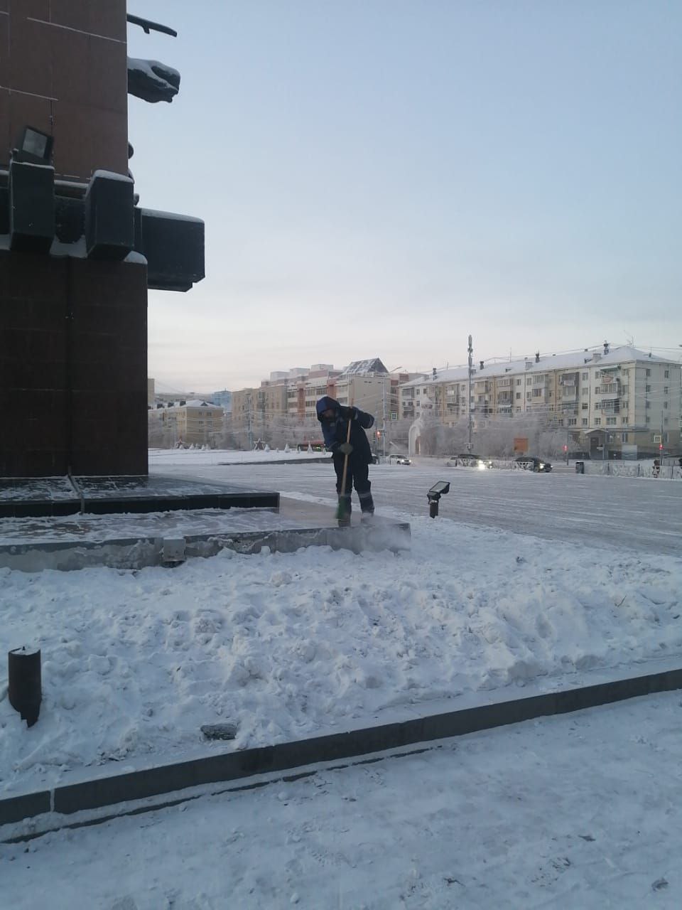 В Губинском округе муниципальные дворники активно трудятся над расчисткой снега, обеспечивая чистоту и порядок на улицах родного города В Губинском округе муниципальные дворники активно трудятся над расчисткой снега, обеспечивая чистоту и порядок на улицах родного города