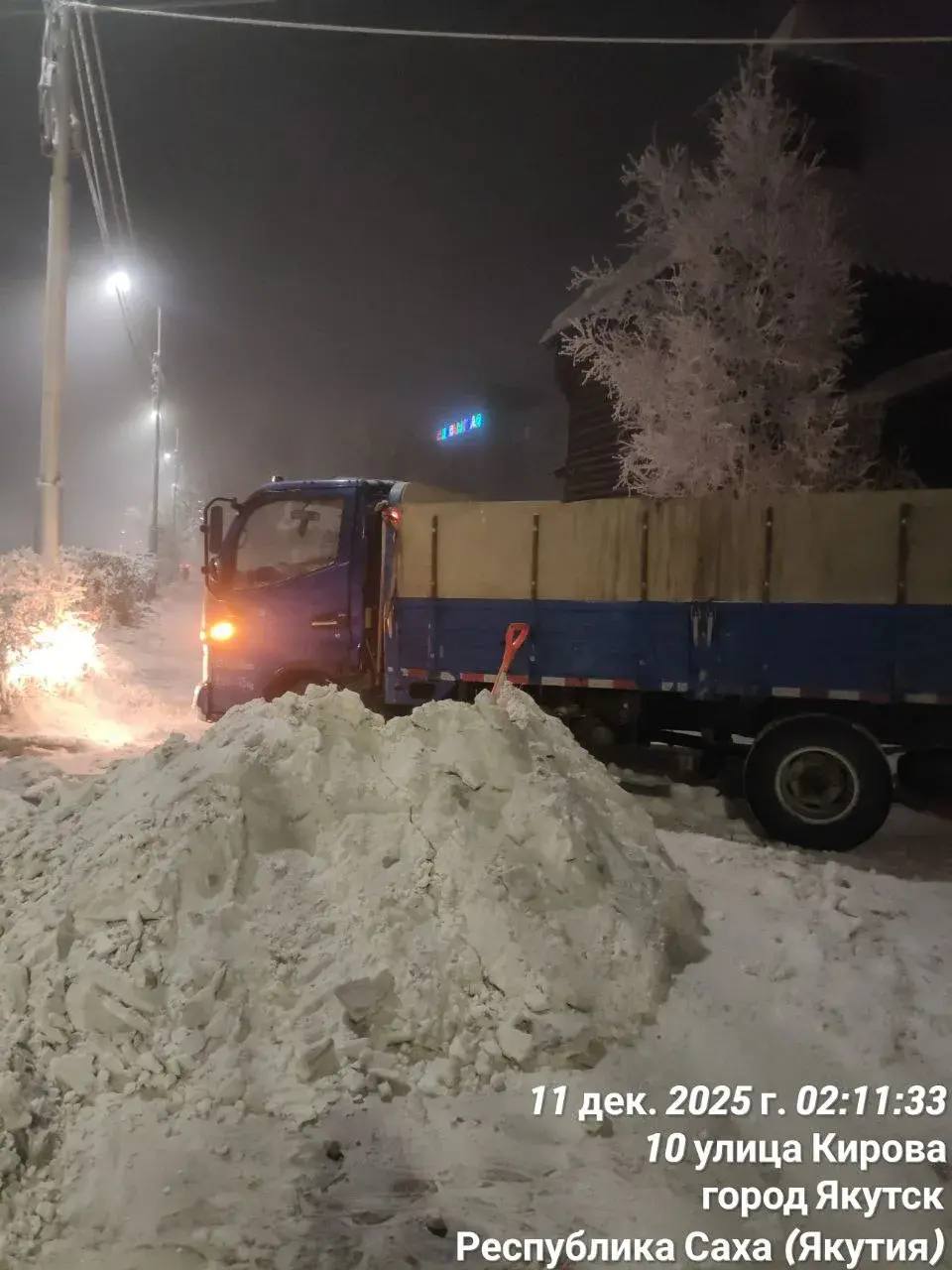 Очистка и вывоз снега с тротуаров подрядчиком на территории Центрального округа Очистка и вывоз снега с тротуаров подрядчиком на территории Центрального округа