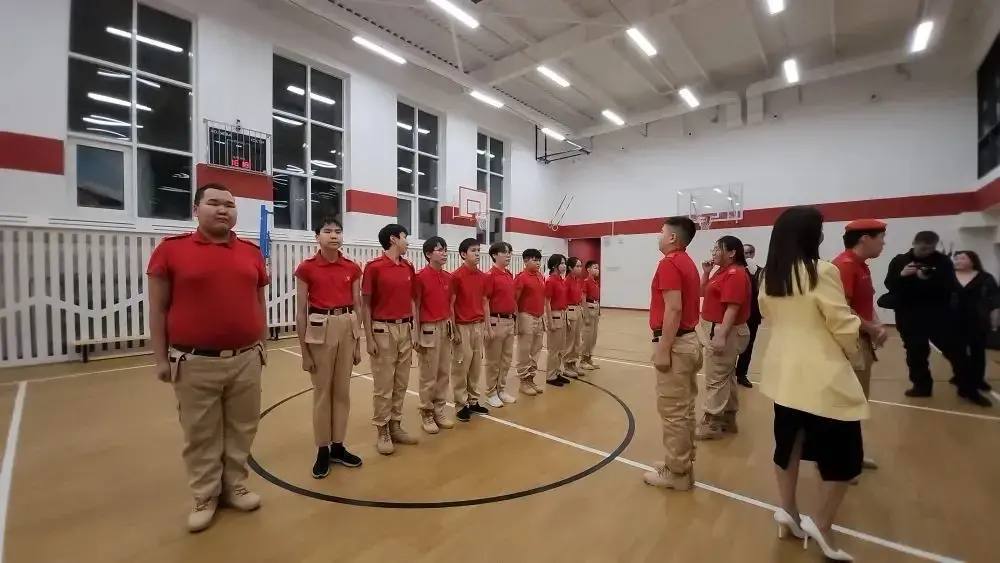 Сегодня в Мархинской школе №1 состоялось яркое и значимое событие — встреча и экскурсия для делегатов III Всероссийского муниципального форума «Малая Родина — сила России» Сегодня в Мархинской школе №1 состоялось яркое и значимое событие — встреча и экскурсия для делегатов III Всероссийского муниципального форума «Малая Родина — сила России»