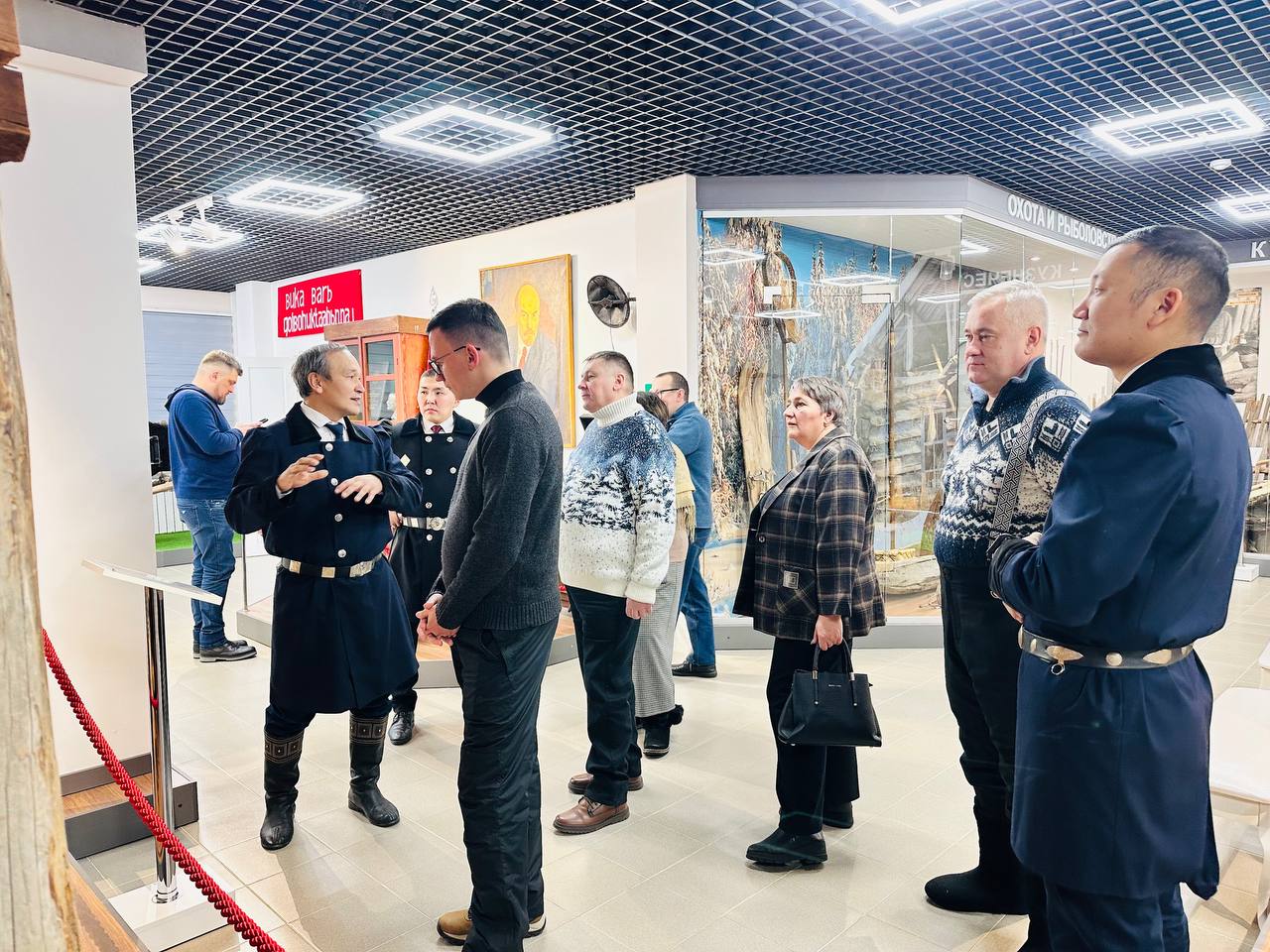 Далее делегация отправилась во Дворец культуры и духовного развития им. М.К. Аммосова. Там гости ознакомились с выставкой работ народных мастериц и мастеров, а также приобрели для себя традиционные якутские изделия – ножи и... Далее делегация отправилась во Дворец культуры и духовного развития им. М.К. Аммосова. Там гости ознакомились с выставкой работ народных мастериц и мастеров, а также приобрели для себя традиционные якутские изделия – ножи и...