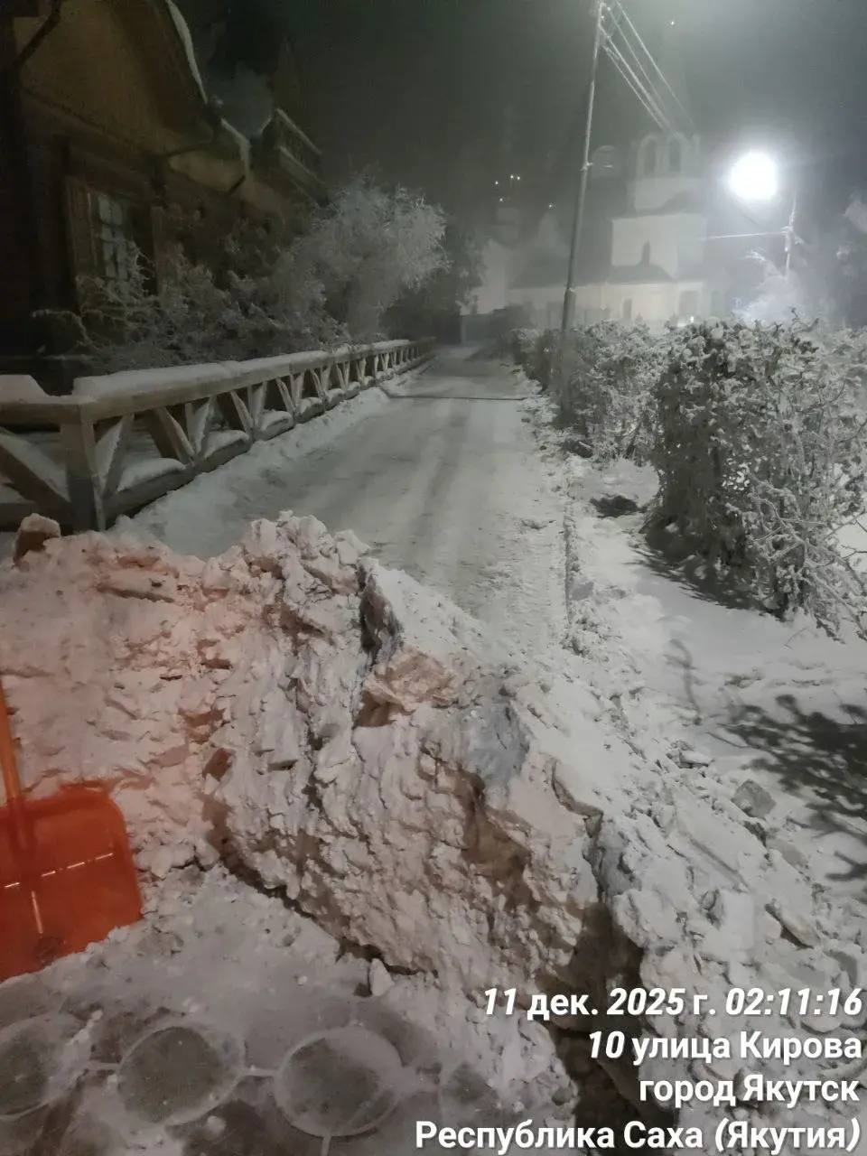 Очистка и вывоз снега с тротуаров подрядчиком на территории Центрального округа Очистка и вывоз снега с тротуаров подрядчиком на территории Центрального округа