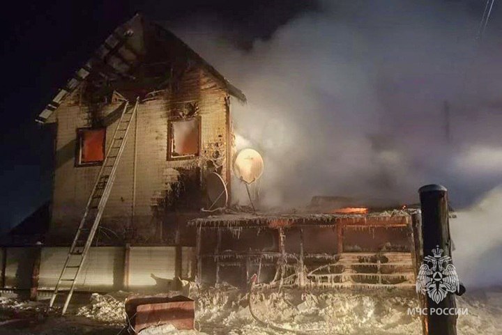 Семья из пяти человек погибла при пожаре