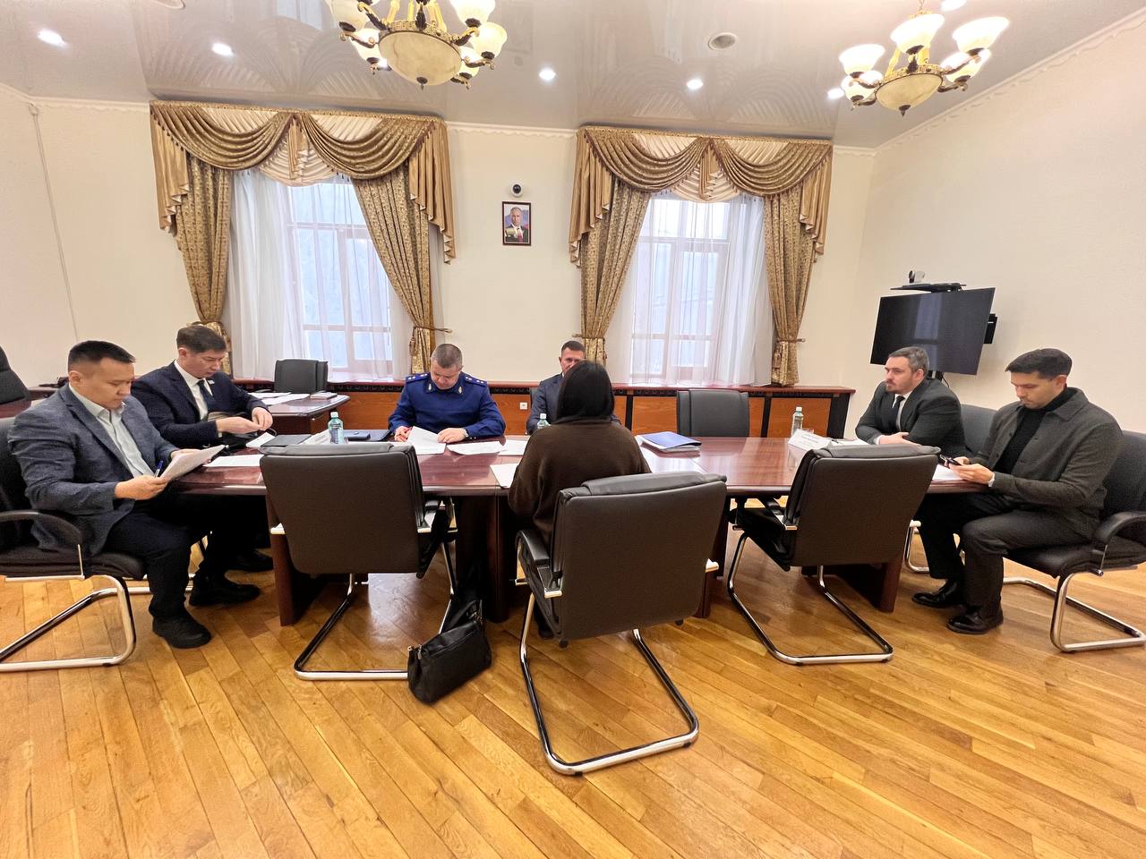 Прокурор Республики Саха (Якутия) и главный федеральный инспектор по Республике Саха (Якутия) совместно провели личный прием граждан Прокурор Республики Саха (Якутия) и главный федеральный инспектор по Республике Саха (Якутия) совместно провели личный прием граждан