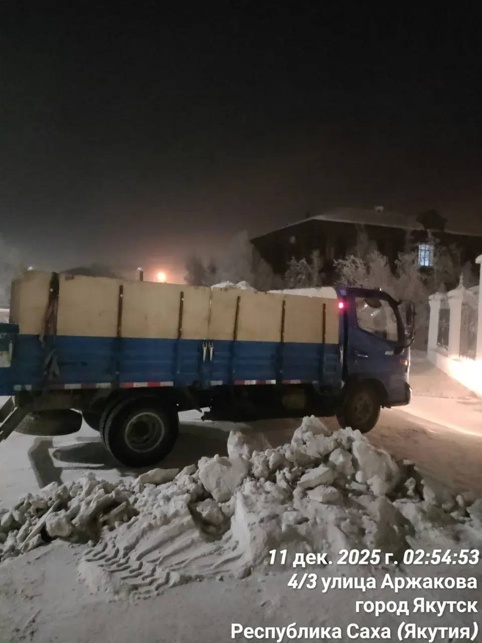 Очистка и вывоз снега с тротуаров подрядчиком на территории Центрального округа Очистка и вывоз снега с тротуаров подрядчиком на территории Центрального округа