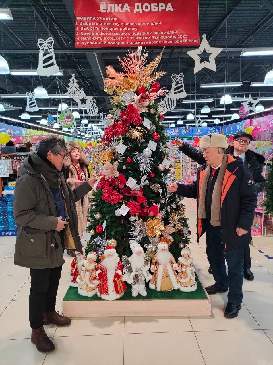 Избиркомовцы исполняют новогодние пожелания детей Избиркомовцы исполняют новогодние пожелания детей