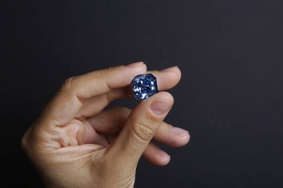 #Фотофакт: В России создали уникальный синий алмаз, который сравнивают с самыми дорогими в мире драгоценными камнями #Фотофакт: В России создали уникальный синий алмаз, который сравнивают с самыми дорогими в мире драгоценными камнями