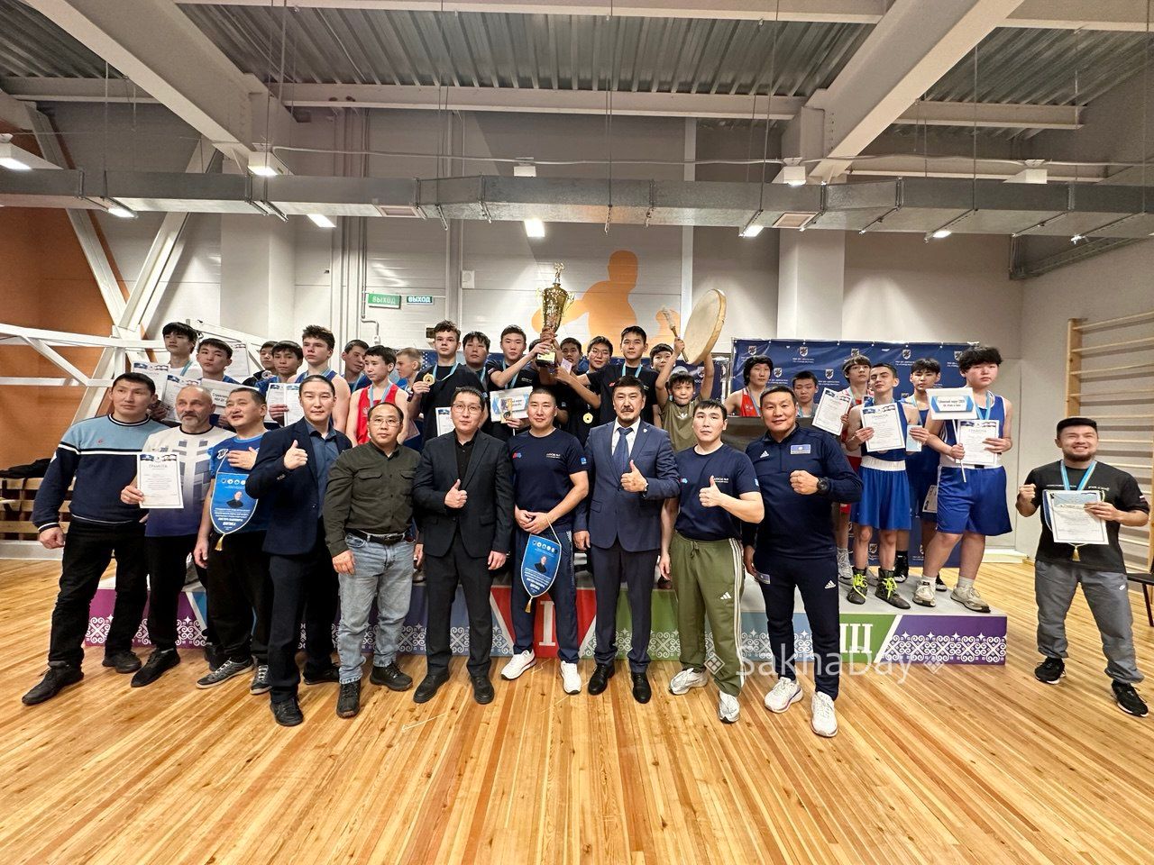 Три дня в зале бокса ДЮСШ-9 шли горячие сражения на Кубок города по боксу среди юношей Три дня в зале бокса ДЮСШ-9 шли горячие сражения на Кубок города по боксу среди юношей