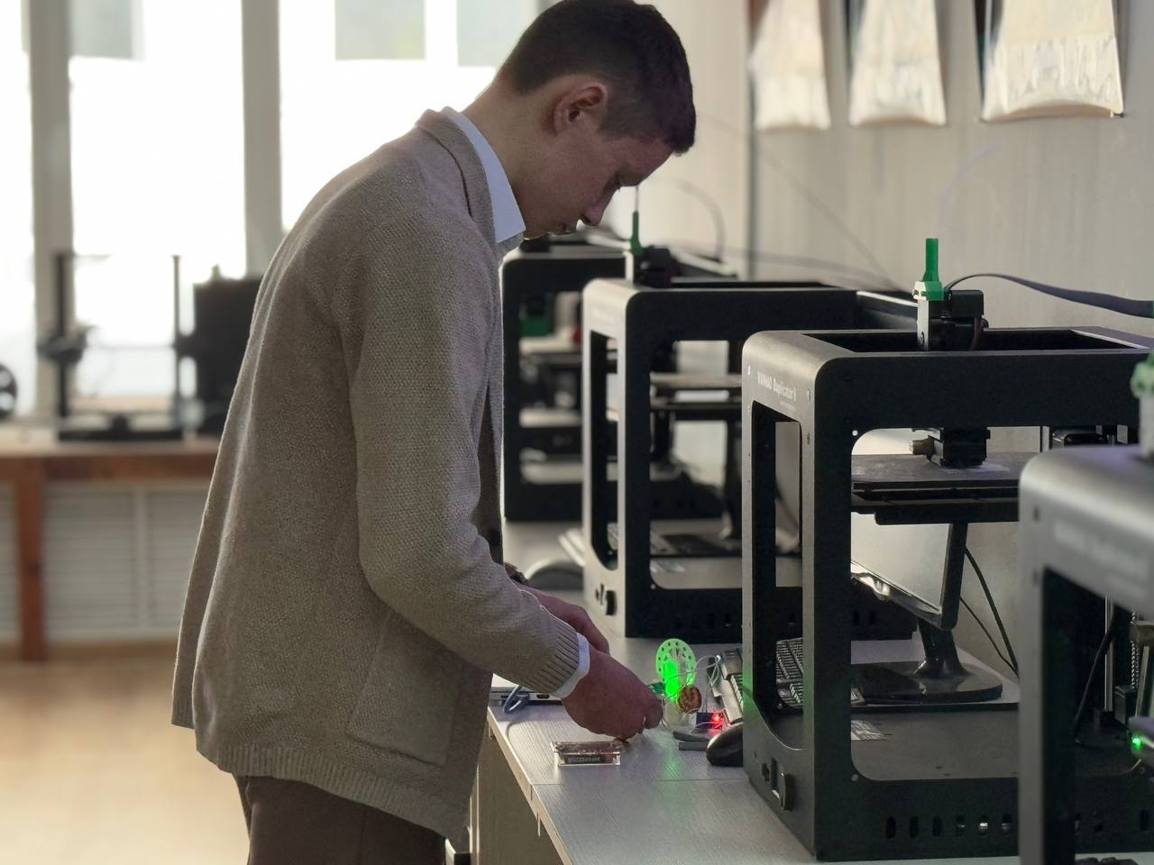 Студент якутского колледжа представил инновационный проект электрического двигателя для велоколеса Студент якутского колледжа представил инновационный проект электрического двигателя для велоколеса