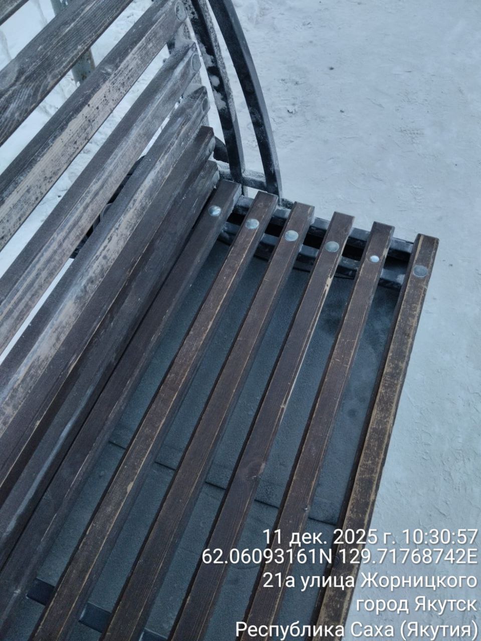 Специалисты Управы Строительного округа провели ремонт скамеек на автобусных остановках Специалисты Управы Строительного округа провели ремонт скамеек на автобусных остановках