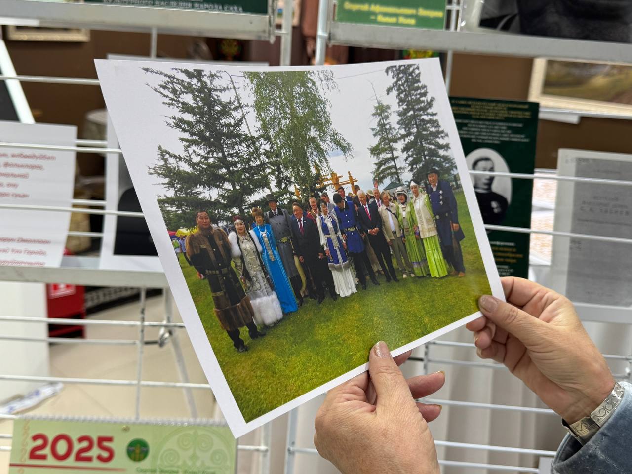 В Якутске открыли выставку о жизни и творчестве Сергея Зверева-Кыыл Уола В Якутске открыли выставку о жизни и творчестве Сергея Зверева-Кыыл Уола