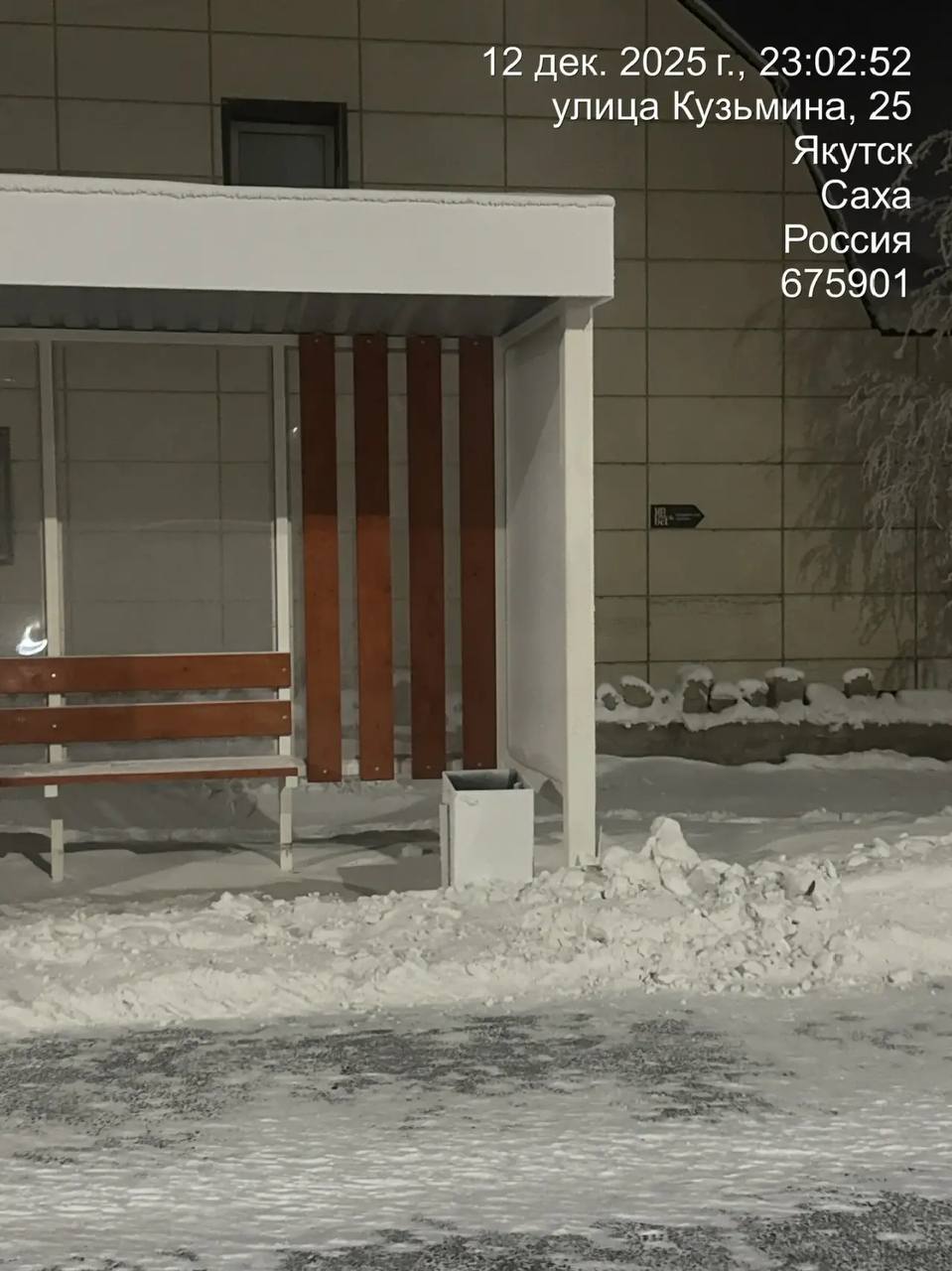 Муниципальными дворниками Гагаринского округа проводится ежедневная работа по подбору мусора на общественных санитарных точках, общественных пространствах и территории округа Муниципальными дворниками Гагаринского округа проводится ежедневная работа по подбору мусора на общественных санитарных точках, общественных пространствах и территории округа