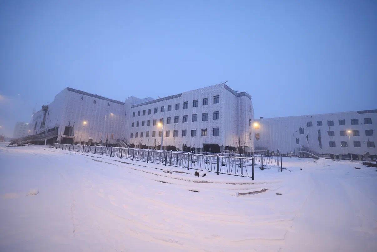 Айсен Николаев: Сегодня в микрорайоне Звёздный осмотрел ход строительства школы на 990 мест Айсен Николаев: Сегодня в микрорайоне Звёздный осмотрел ход строительства школы на 990 мест