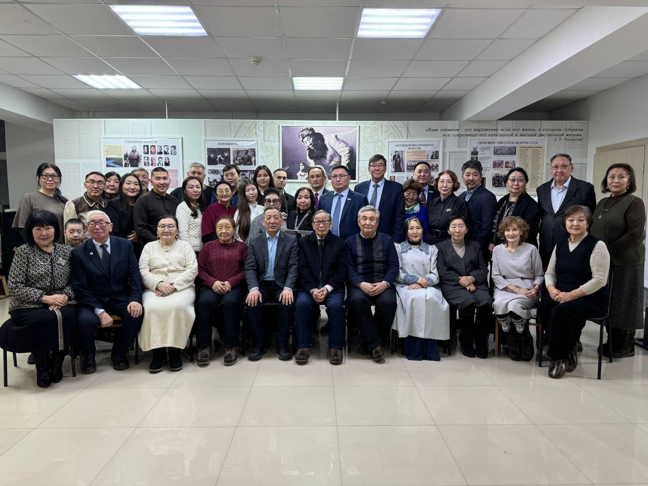 В Якутске открыли выставку о жизни и творчестве Сергея Зверева-Кыыл Уола В Якутске открыли выставку о жизни и творчестве Сергея Зверева-Кыыл Уола