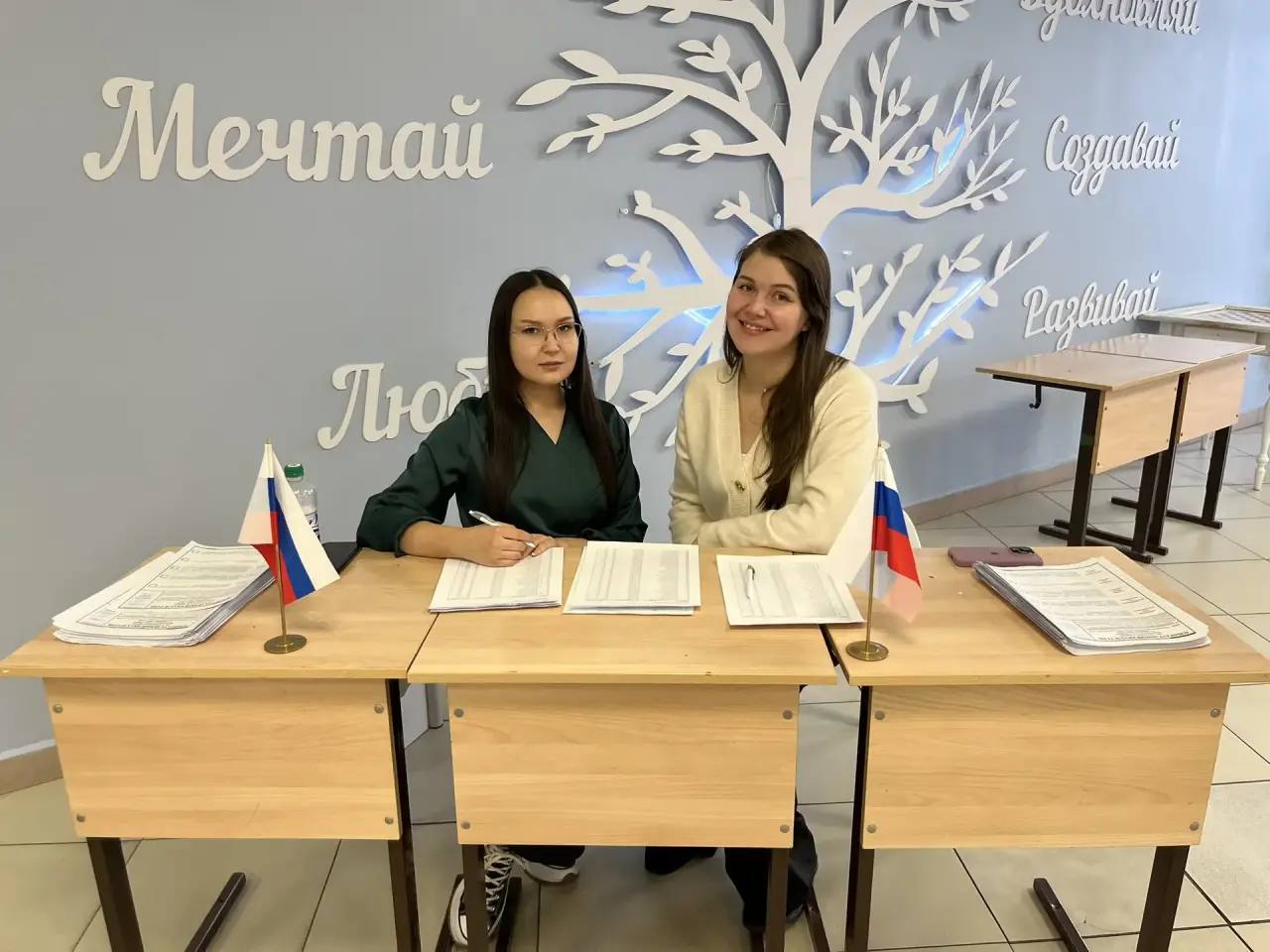 В честь Дня Конституции Российской Федерации в Городской классической гимназии № 8 ГО «Якутск» состоялось торжественное мероприятие, организованное Движением Первых В честь Дня Конституции Российской Федерации в Городской классической гимназии № 8 ГО «Якутск» состоялось торжественное мероприятие, организованное Движением Первых