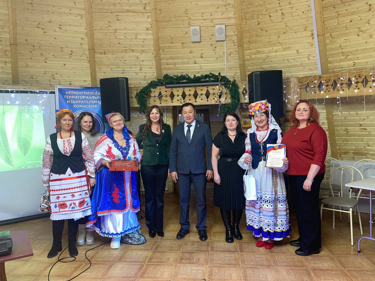 12 декабря в Окружной администрации г. Якутска состоялось торжественное мероприятие, посвященное Дню Конституции 12 декабря в Окружной администрации г. Якутска состоялось торжественное мероприятие, посвященное Дню Конституции