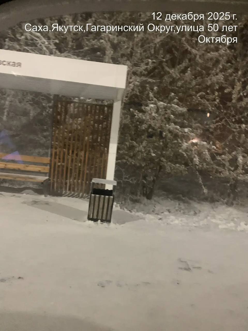 Муниципальными дворниками Гагаринского округа проводится ежедневная работа по подбору мусора на общественных санитарных точках, общественных пространствах и территории округа Муниципальными дворниками Гагаринского округа проводится ежедневная работа по подбору мусора на общественных санитарных точках, общественных пространствах и территории округа