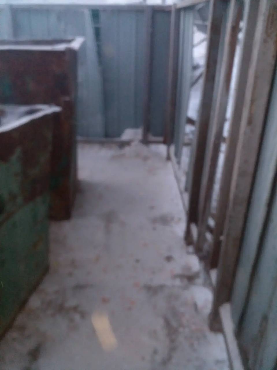 Муниципальными дворниками Гагаринского округа проводится ежедневная работа по подбору мусора на общественных санитарных точках, общественных пространствах и территории округа Муниципальными дворниками Гагаринского округа проводится ежедневная работа по подбору мусора на общественных санитарных точках, общественных пространствах и территории округа