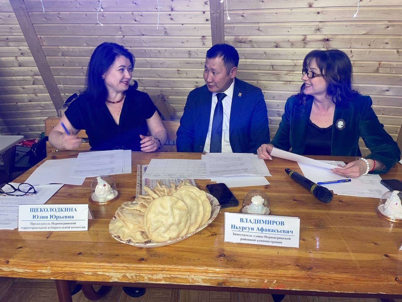 12 декабря в Окружной администрации г. Якутска состоялось торжественное мероприятие, посвященное Дню Конституции 12 декабря в Окружной администрации г. Якутска состоялось торжественное мероприятие, посвященное Дню Конституции