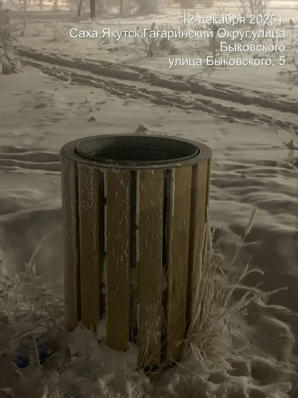 Муниципальными дворниками Гагаринского округа проводится ежедневная работа по подбору мусора на общественных санитарных точках, общественных пространствах и территории округа Муниципальными дворниками Гагаринского округа проводится ежедневная работа по подбору мусора на общественных санитарных точках, общественных пространствах и территории округа