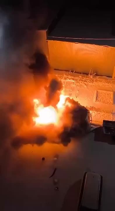 #пишут Во дворе многоэтажного дома на Чехова взорвался Хайс