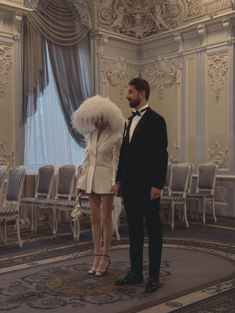 Стилист Гала Борзова зарегистрировала брак с художником Виталием Барабановым, отцом дочери Стилист Гала Борзова зарегистрировала брак с художником Виталием Барабановым, отцом дочери