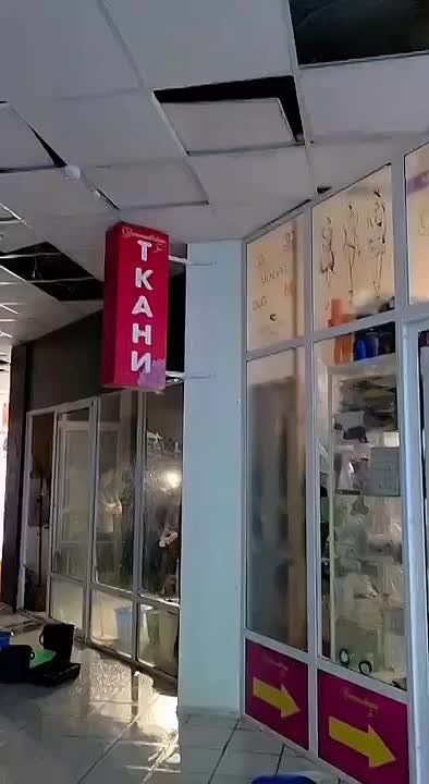 В ТЦ Олимп на втором этаже все в воде