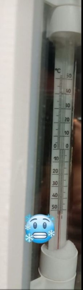 Сегодня наш подписчик Семён Саввинов, который живёт в микрорайоне Заречном, зафиксировал на своем термометре температуру -51°!