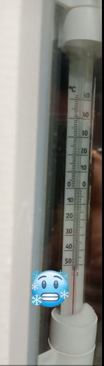 Сегодня наш подписчик Семён Саввинов, который живёт в микрорайоне Заречном, зафиксировал на своем термометре температуру -51°!