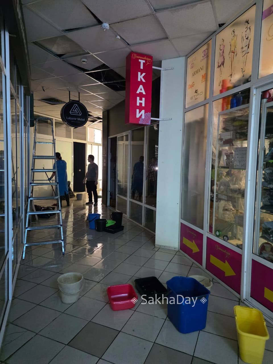 В ТЦ Олимп на втором этаже все в воде В ТЦ Олимп на втором этаже все в воде