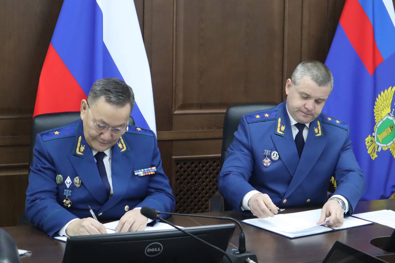 Прокурор республики Сергей Дябкин провел рабочую встречу с пенсионерами и ветеранами прокуратуры республики Прокурор республики Сергей Дябкин провел рабочую встречу с пенсионерами и ветеранами прокуратуры республики