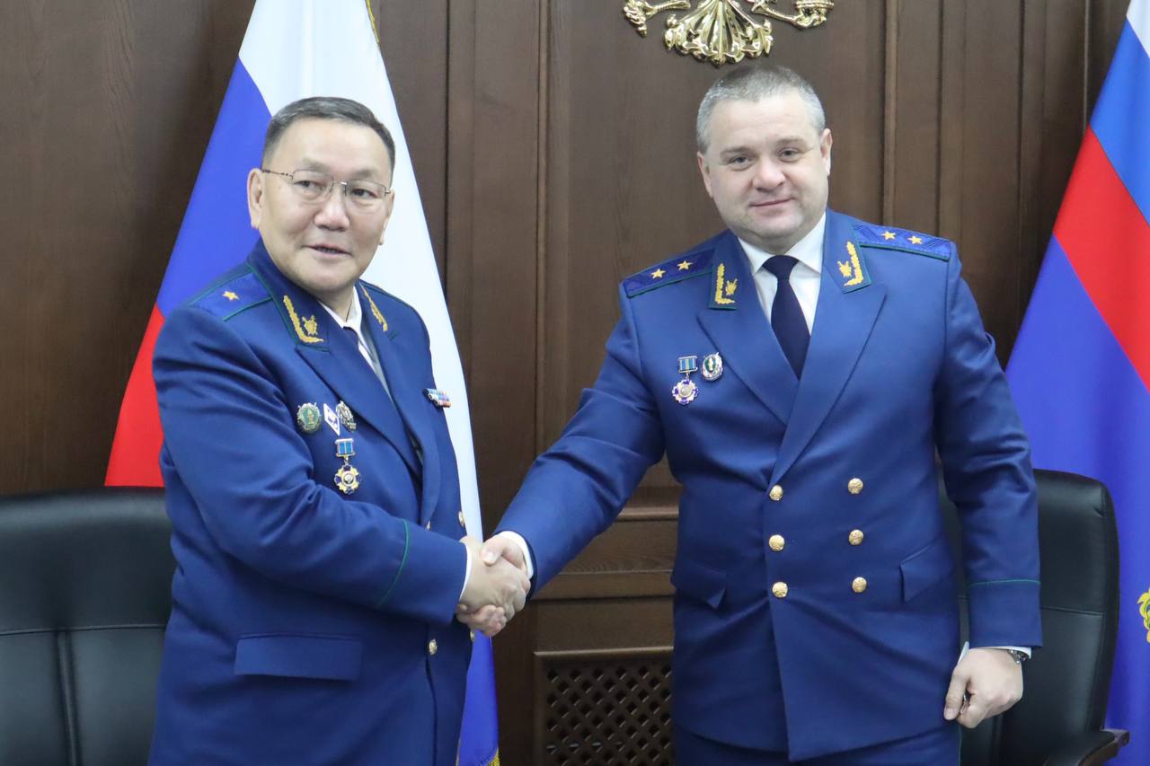 Прокурор республики Сергей Дябкин провел рабочую встречу с пенсионерами и ветеранами прокуратуры республики Прокурор республики Сергей Дябкин провел рабочую встречу с пенсионерами и ветеранами прокуратуры республики