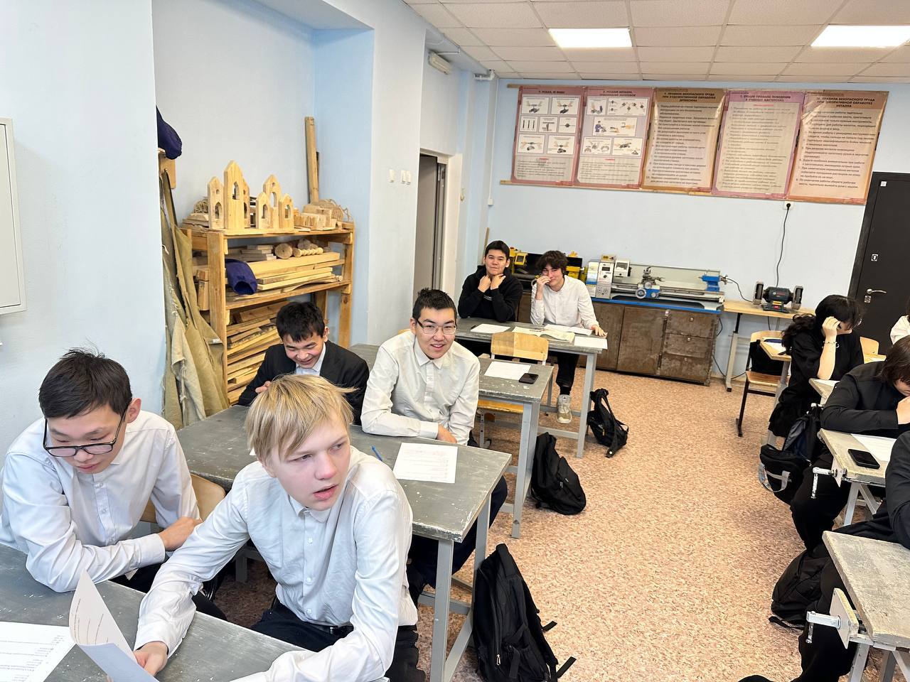 15 декабря в школе №1 города Мирного состоялась очередная встреча в рамках проекта «Разговоры о важном» 15 декабря в школе №1 города Мирного состоялась очередная встреча в рамках проекта «Разговоры о важном»