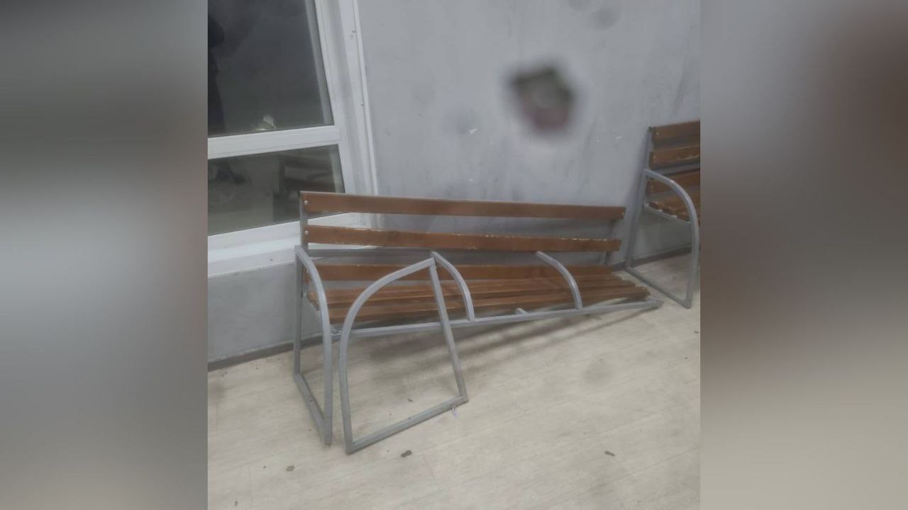 Глава Якутии призвал решать проблему вандализма на тёплых остановках