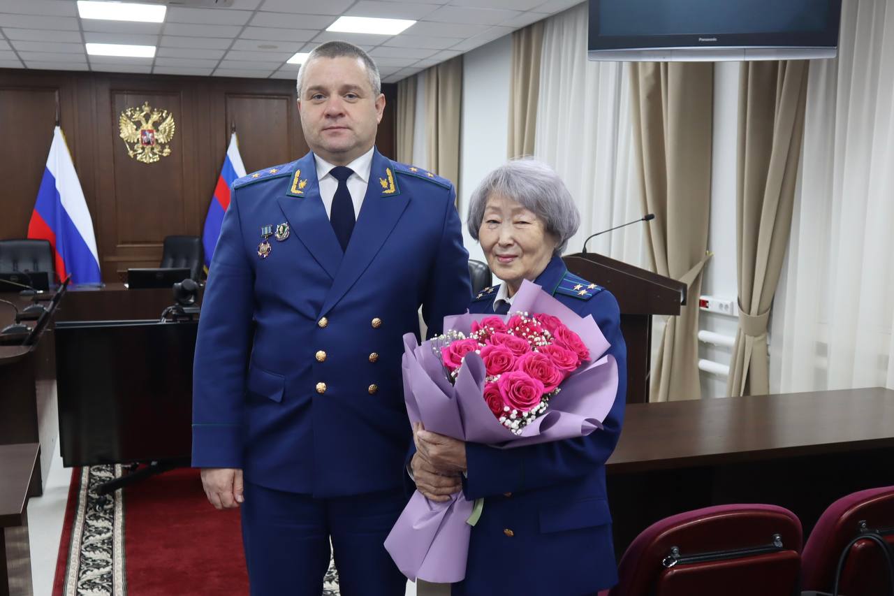 Прокурор республики Сергей Дябкин провел рабочую встречу с пенсионерами и ветеранами прокуратуры республики Прокурор республики Сергей Дябкин провел рабочую встречу с пенсионерами и ветеранами прокуратуры республики