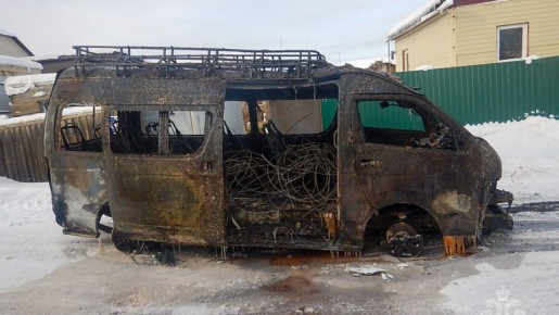 Двое мужчин пострадало в результате возгорания автомобиля в Якутске