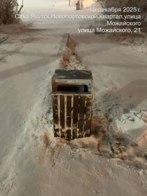 Муниципальный подрядчик Управы Гагаринского округа ежедневно проводит работу по уборке урн на территории округа